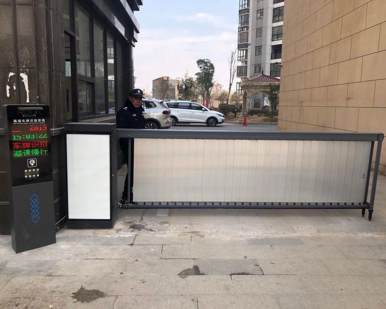 車(chē)牌識(shí)別+廣告道閘