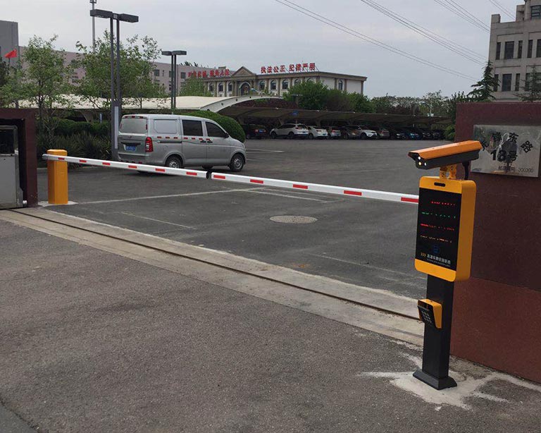 天津東麗區(qū)公路局+車牌識別+道閘